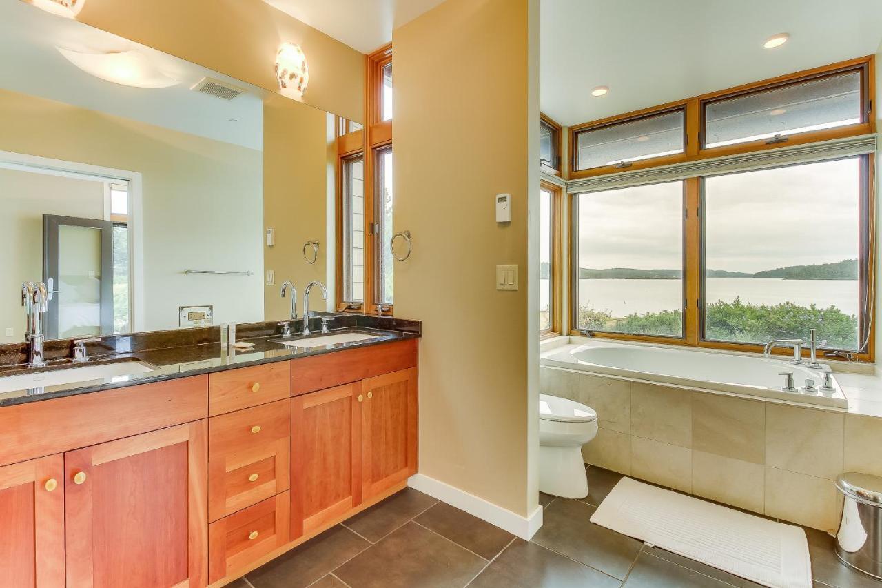 Вилла Fidalgo Island Waterfront Stunner Анакортс Экстерьер фото